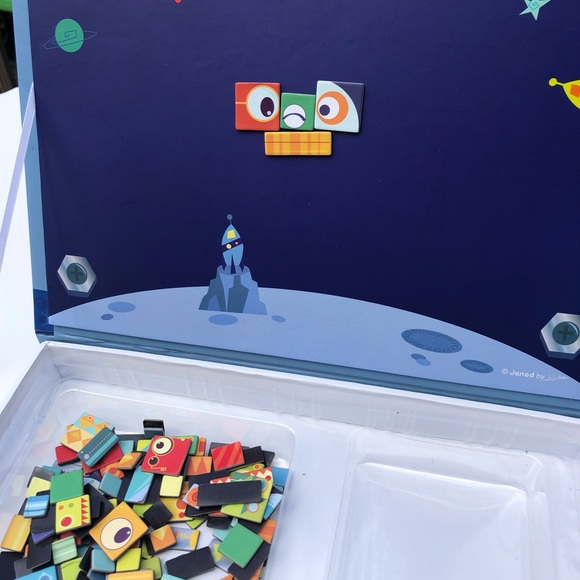 Janod Magnetic Book ROBOTS - Picture 4 of 8